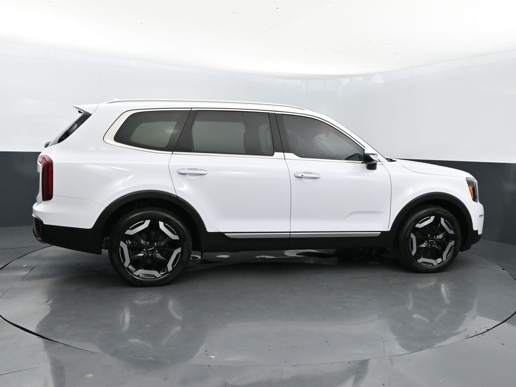 Vehicle image 10 of 57