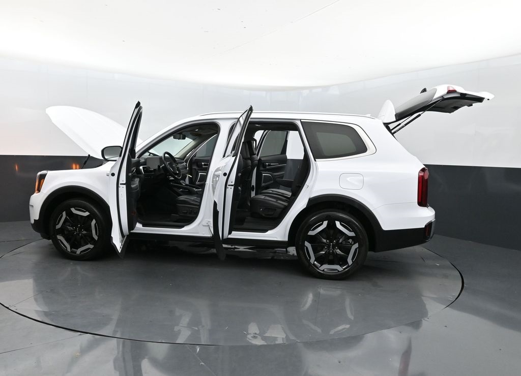 Vehicle image 23 of 57
