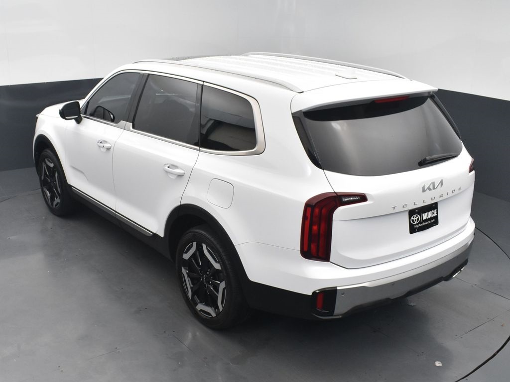 Vehicle image 25 of 57