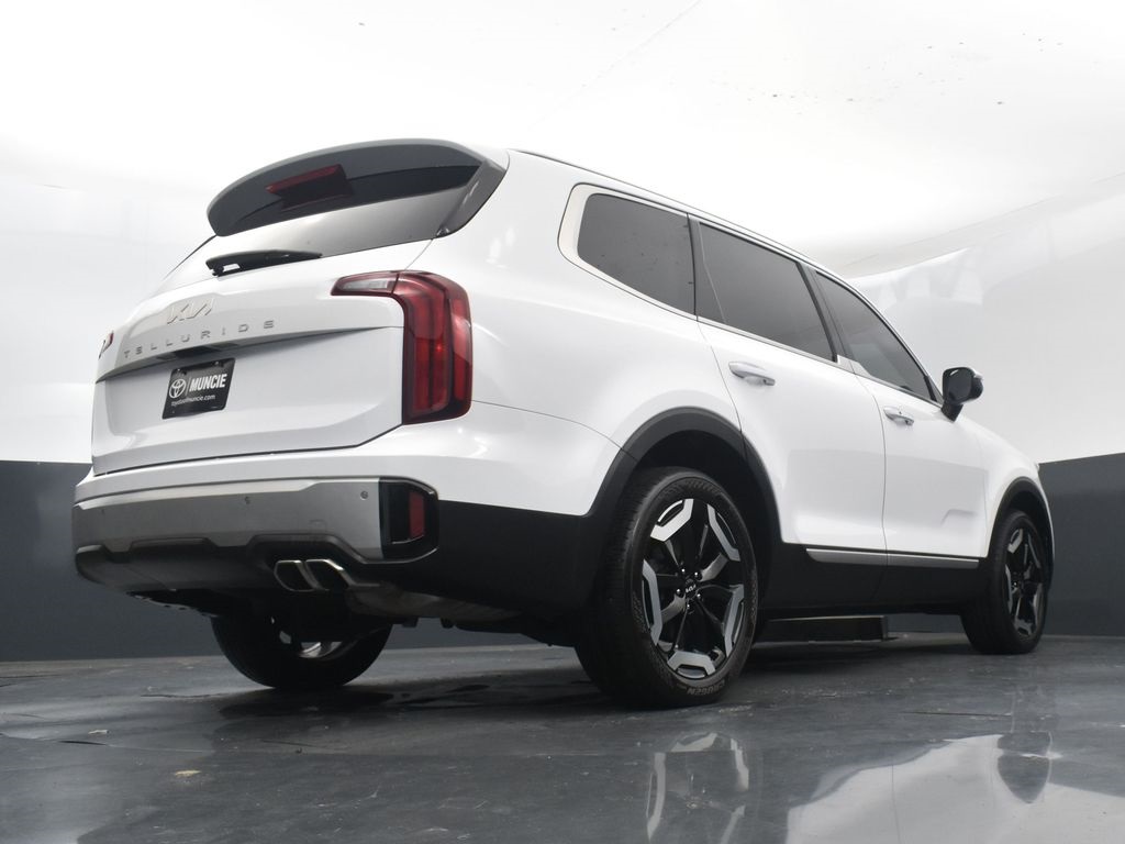 Vehicle image 19 of 57