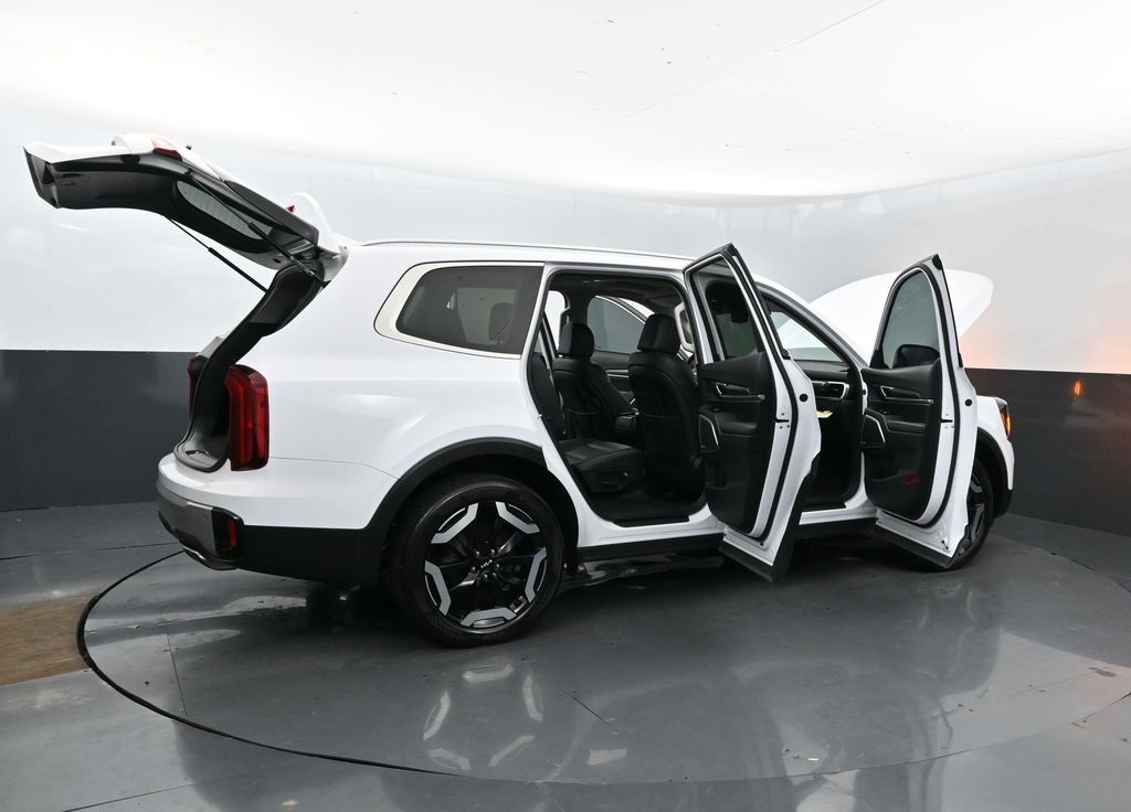 Vehicle image 17 of 57