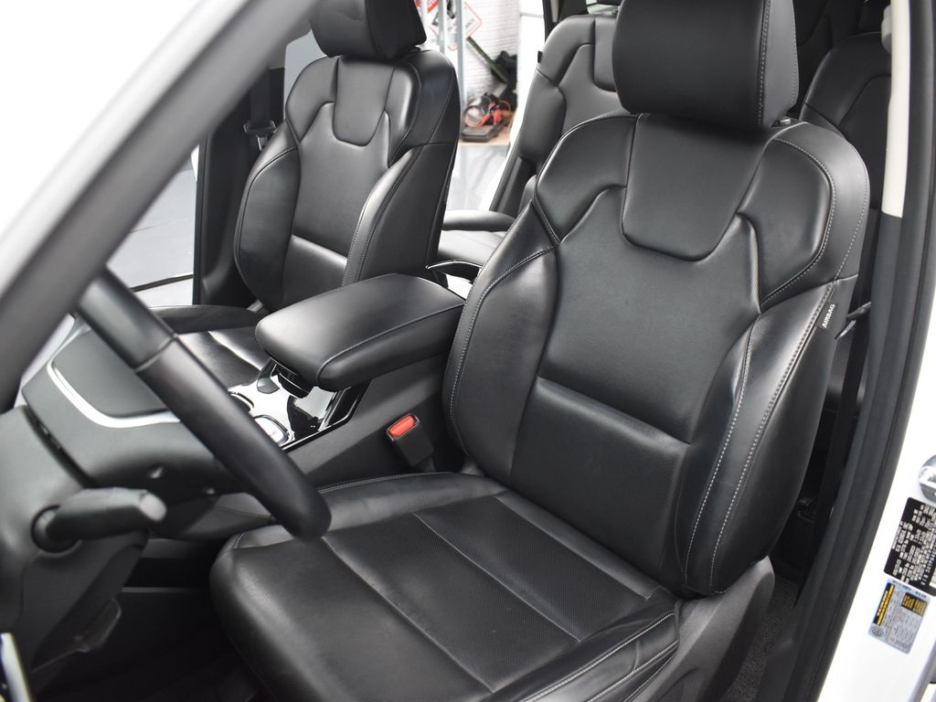 Vehicle image 33 of 57