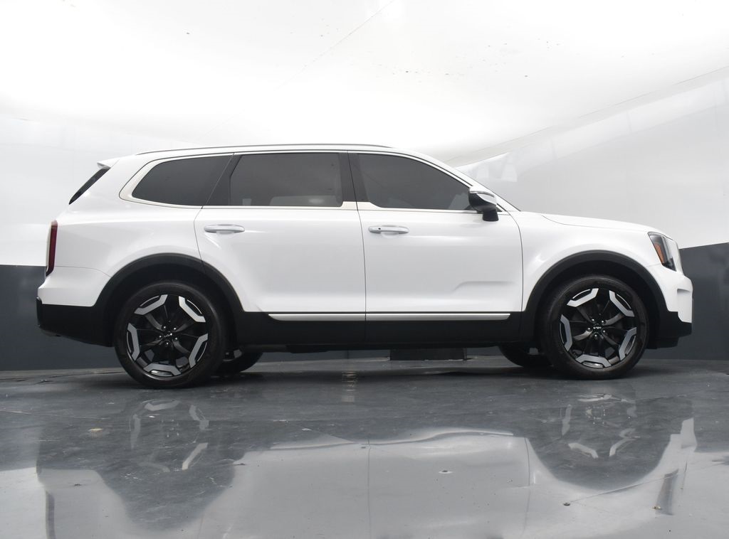Vehicle image 11 of 57