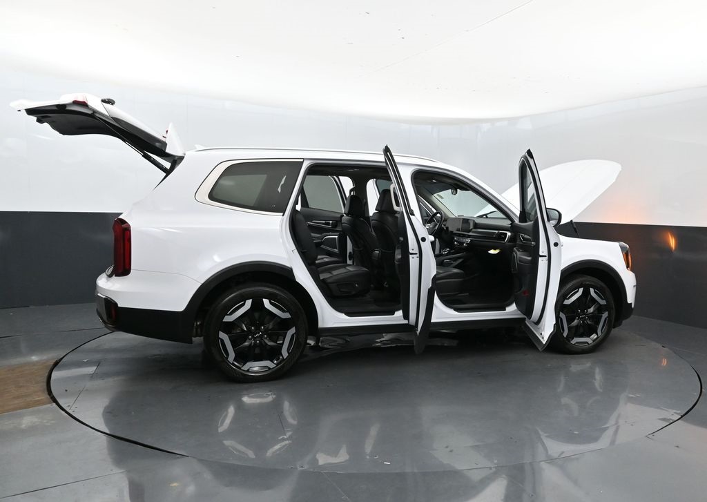 Vehicle image 16 of 57