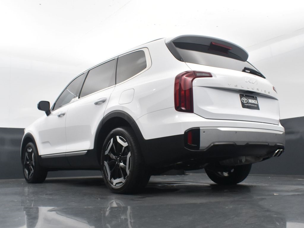 Vehicle image 18 of 57