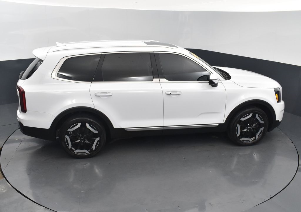 Vehicle image 13 of 57