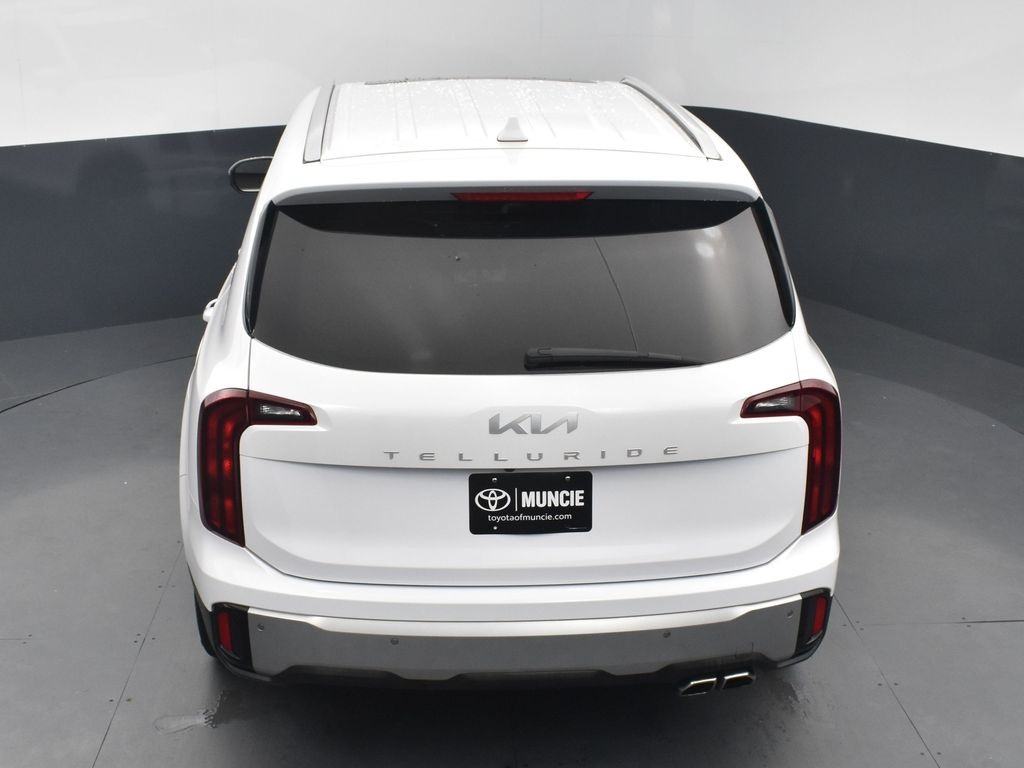 Vehicle image 21 of 57