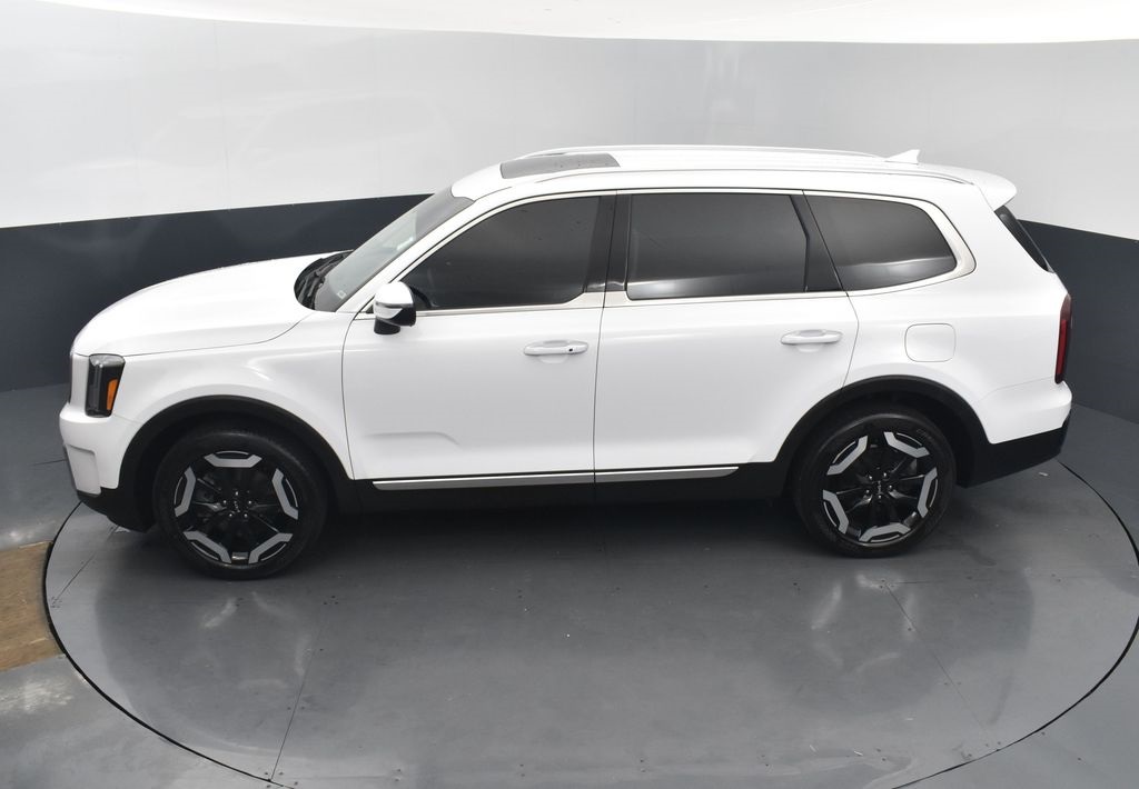 Vehicle image 28 of 57