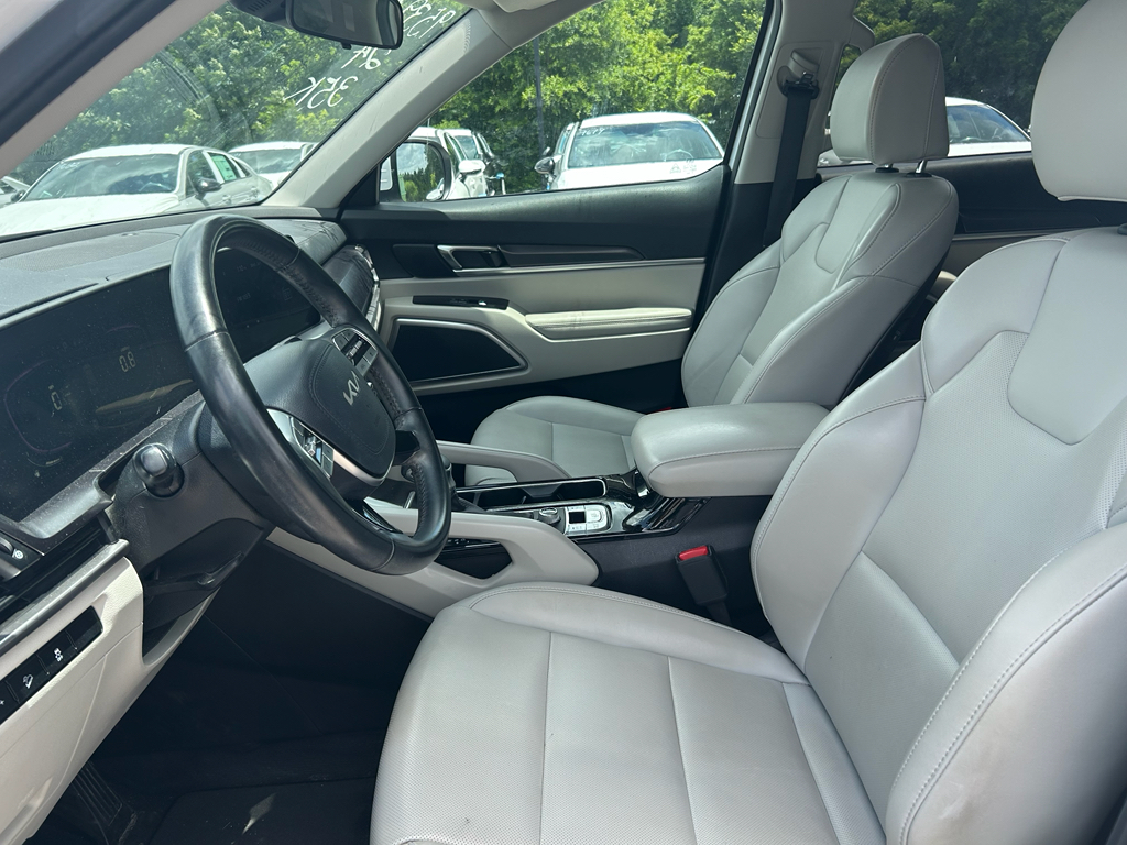 Vehicle image 10 of 16