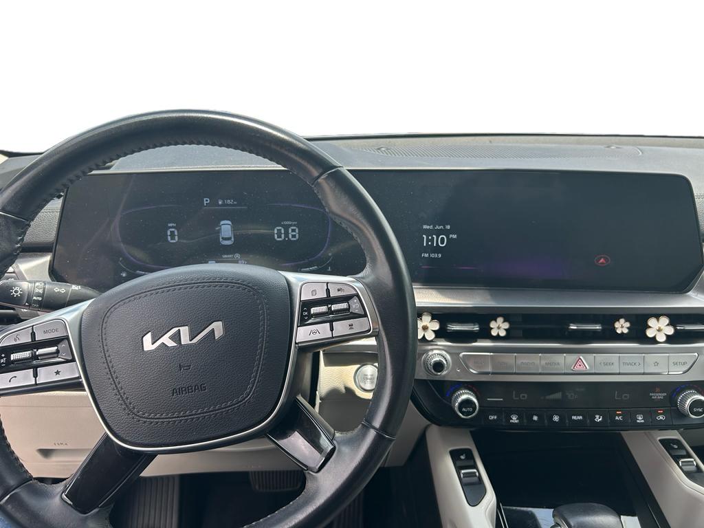 Vehicle image 11 of 16