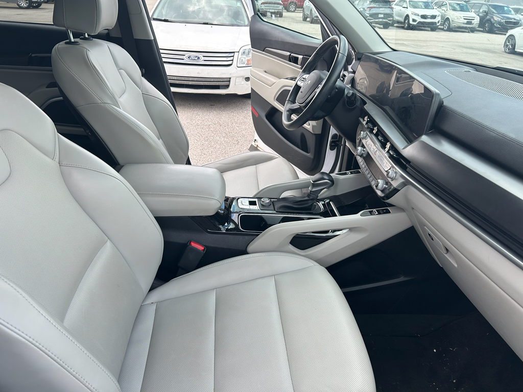 Vehicle image 9 of 16