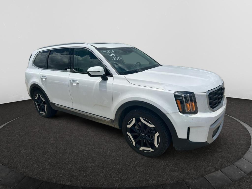 Vehicle image 3 of 16