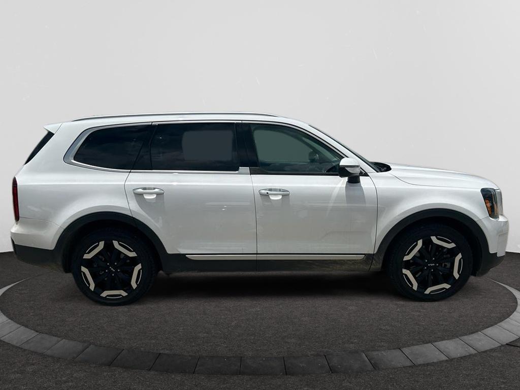 Vehicle image 4 of 16