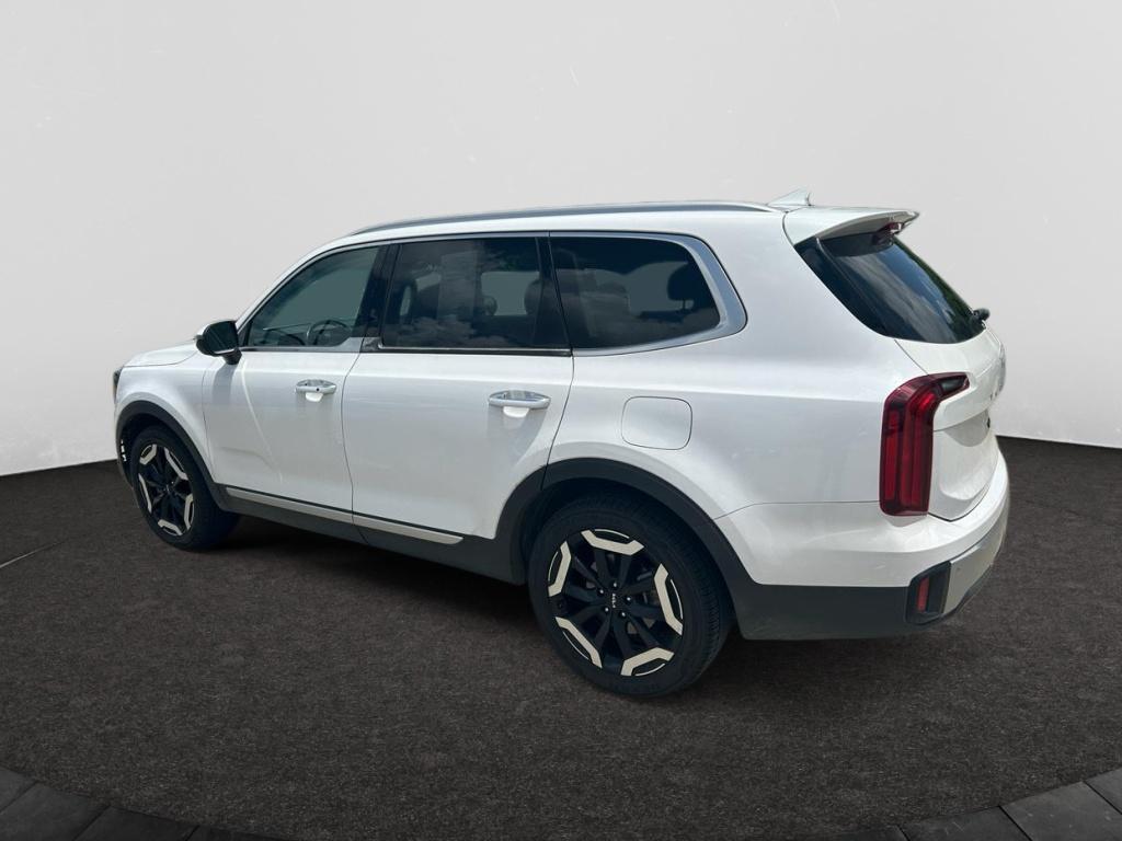 Vehicle image 6 of 16