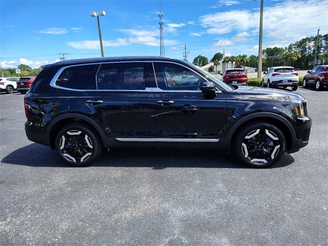 Vehicle image 3 of 36