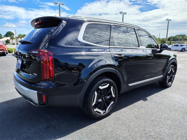 Vehicle image 4 of 36