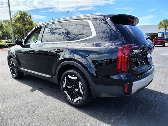 Vehicle image 6 of 36