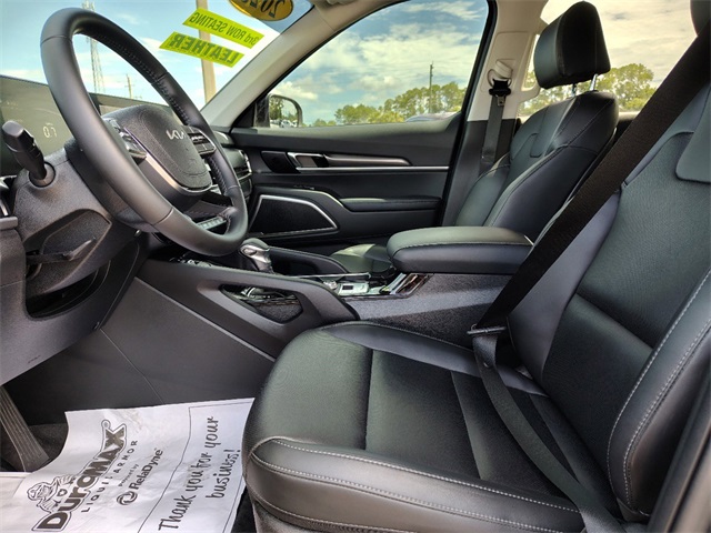 Vehicle image 21 of 36