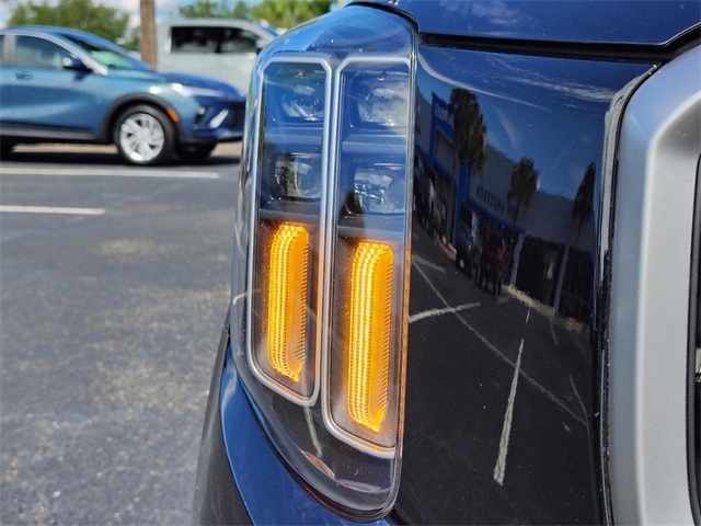 Vehicle image 10 of 36