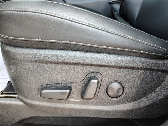 Vehicle image 22 of 36