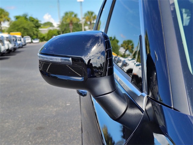 Vehicle image 11 of 36