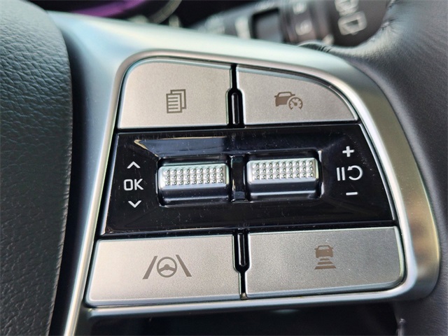 Vehicle image 32 of 36