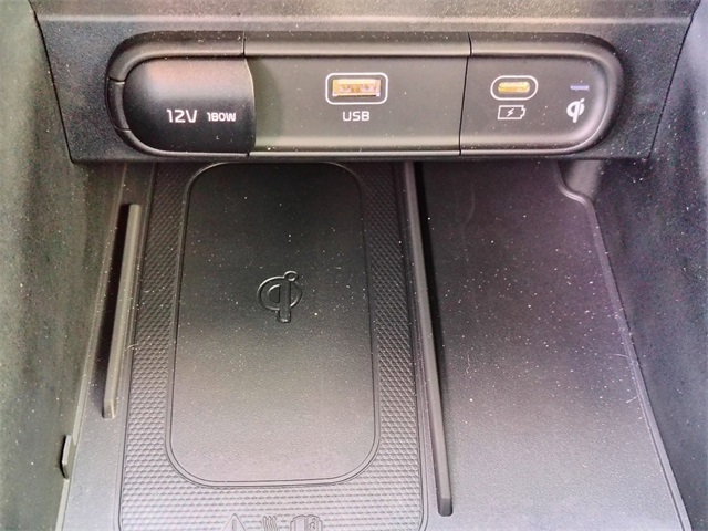 Vehicle image 27 of 36