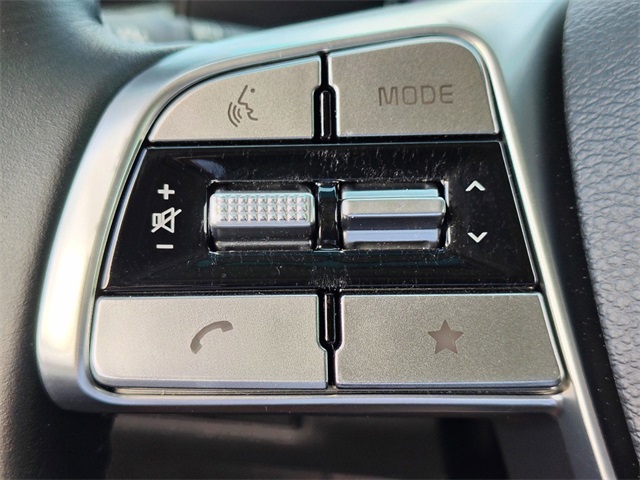 Vehicle image 31 of 36