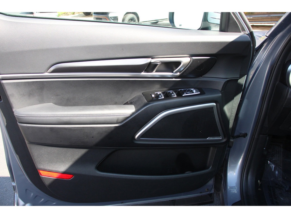 Vehicle image 23 of 35