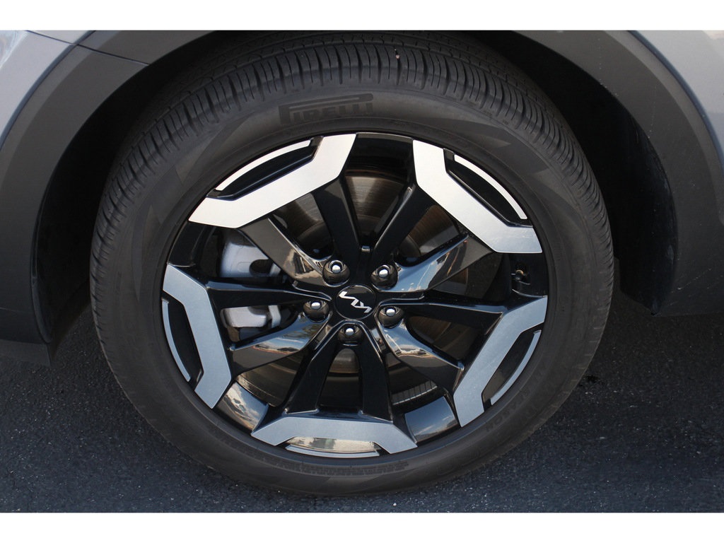 Vehicle image 31 of 35