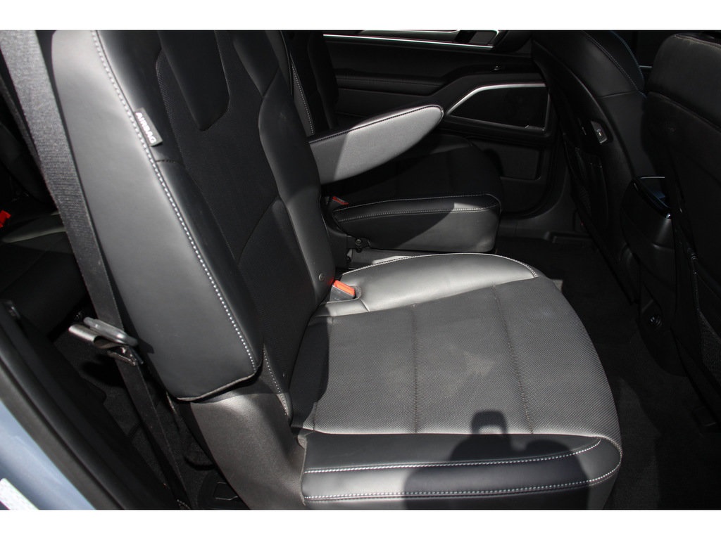 Vehicle image 27 of 35