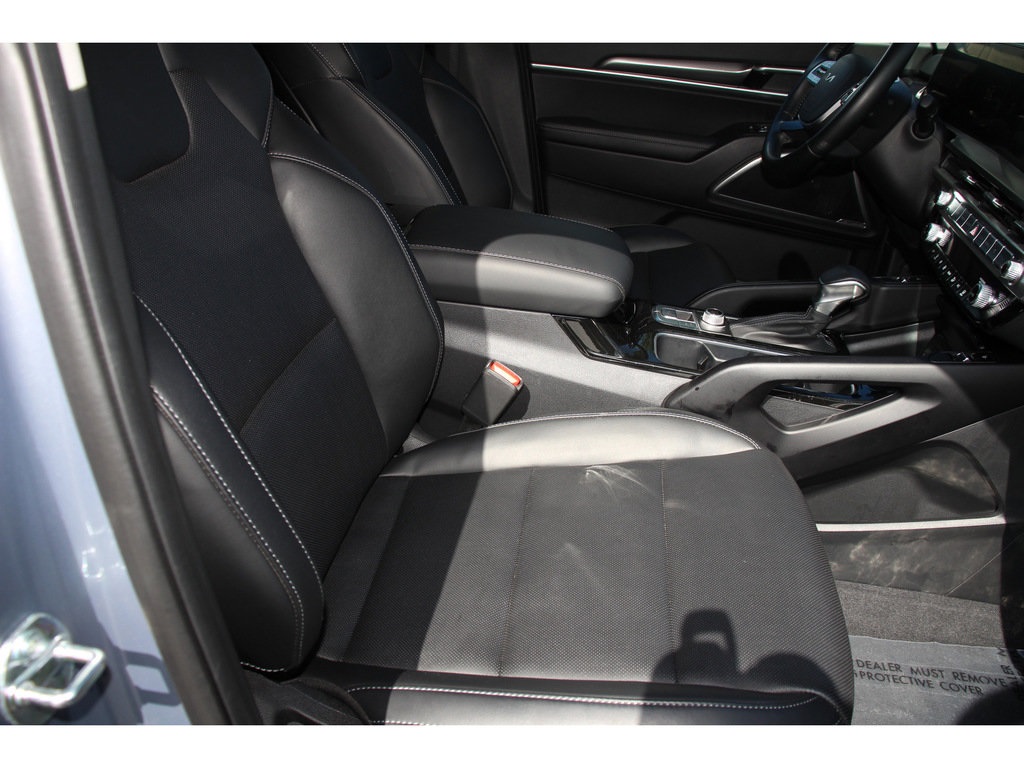 Vehicle image 29 of 35