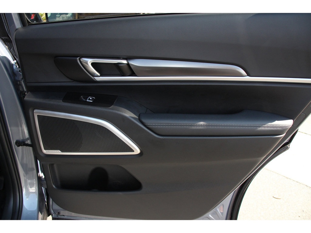 Vehicle image 26 of 35