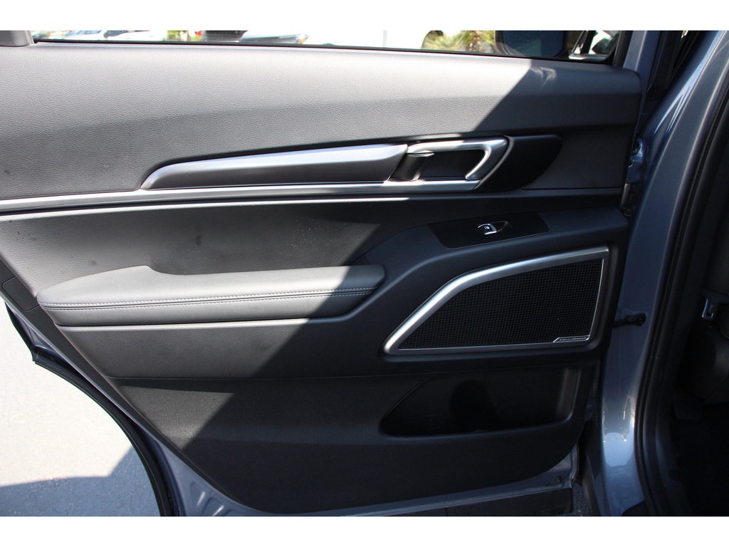 Vehicle image 21 of 35