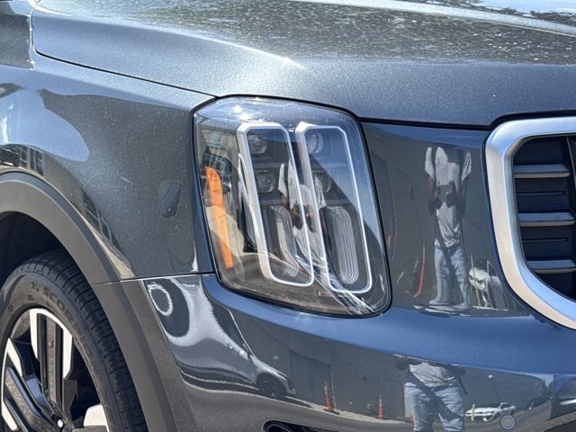 Vehicle image 7 of 9