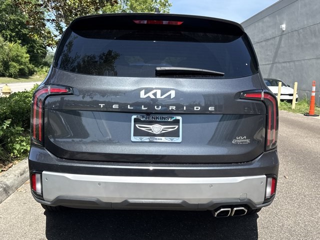 Vehicle image 4 of 9