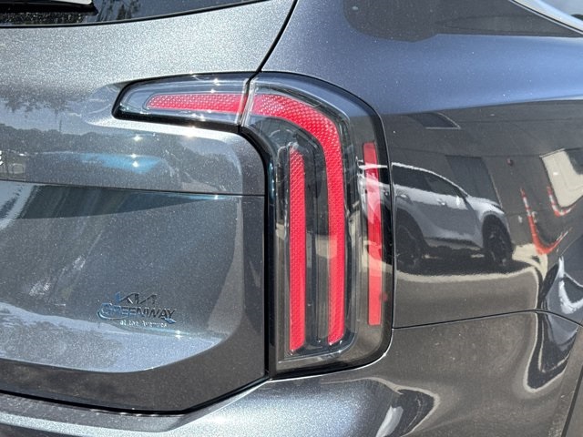 Vehicle image 8 of 9