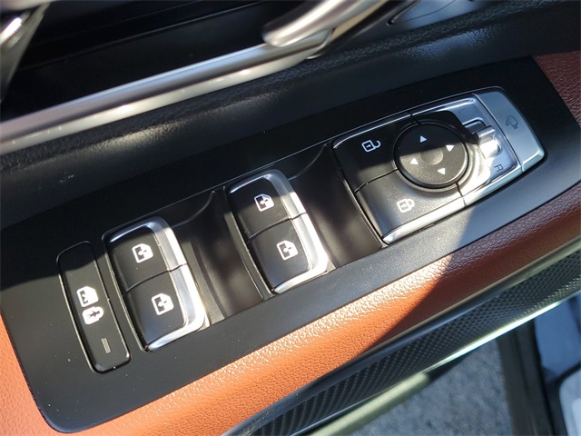 Vehicle image 26 of 28