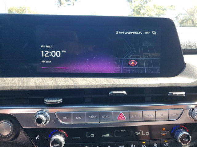 Vehicle image 21 of 28