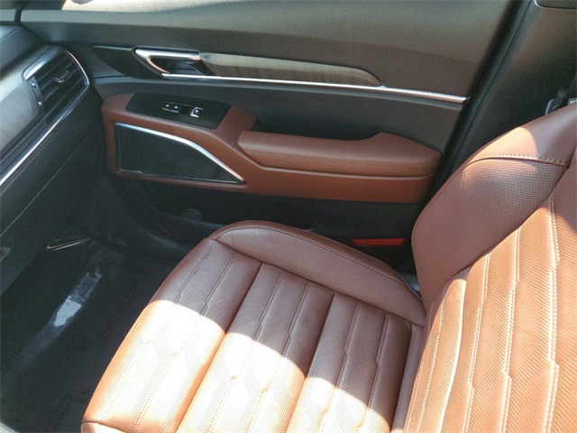 Vehicle image 12 of 28