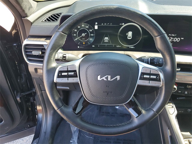 Vehicle image 17 of 28