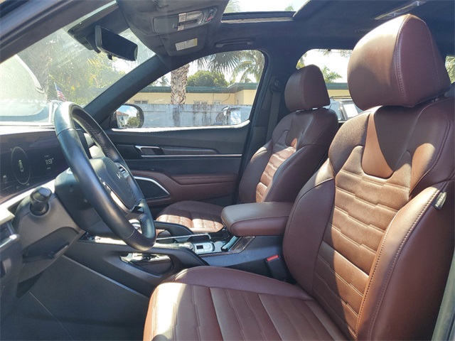 Vehicle image 10 of 28