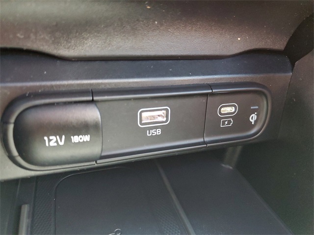 Vehicle image 23 of 28