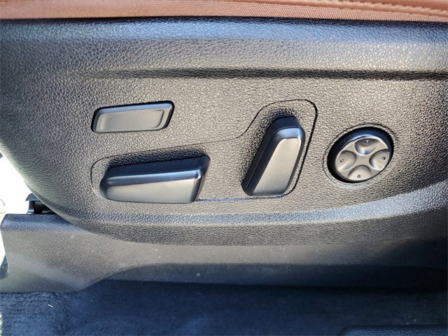 Vehicle image 11 of 28