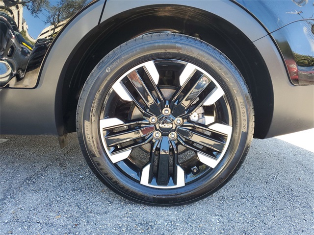 Vehicle image 27 of 28