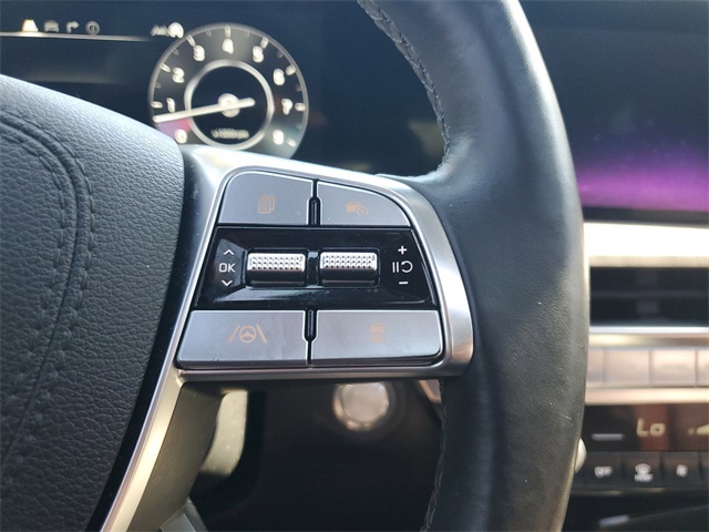 Vehicle image 19 of 28