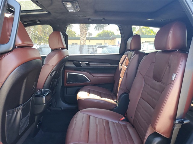 Vehicle image 13 of 28