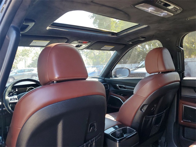 Vehicle image 14 of 28