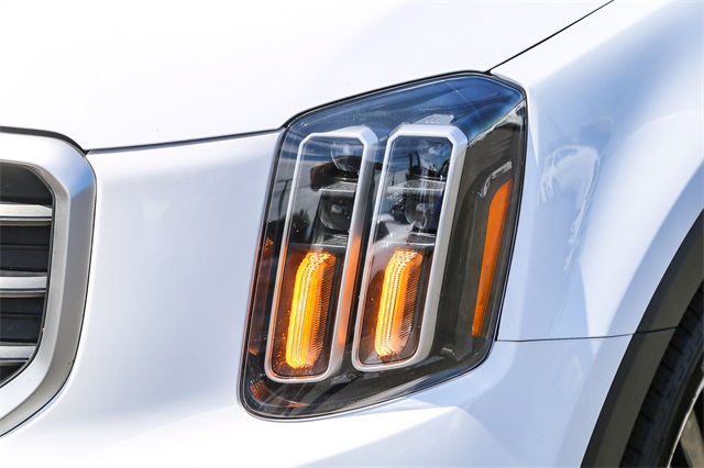 Vehicle image 23 of 27