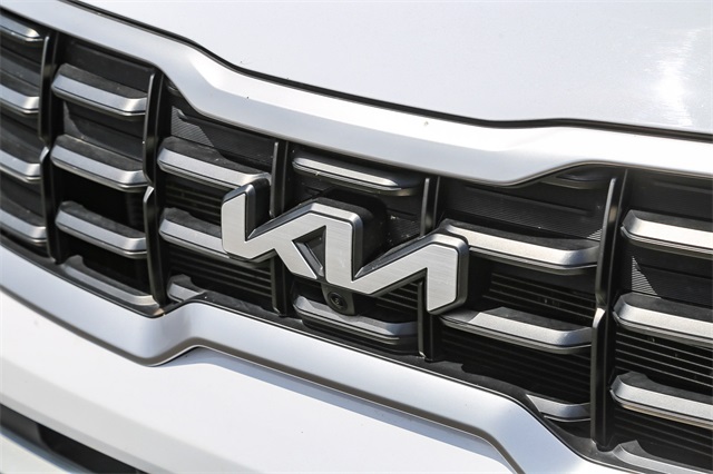 Vehicle image 25 of 27